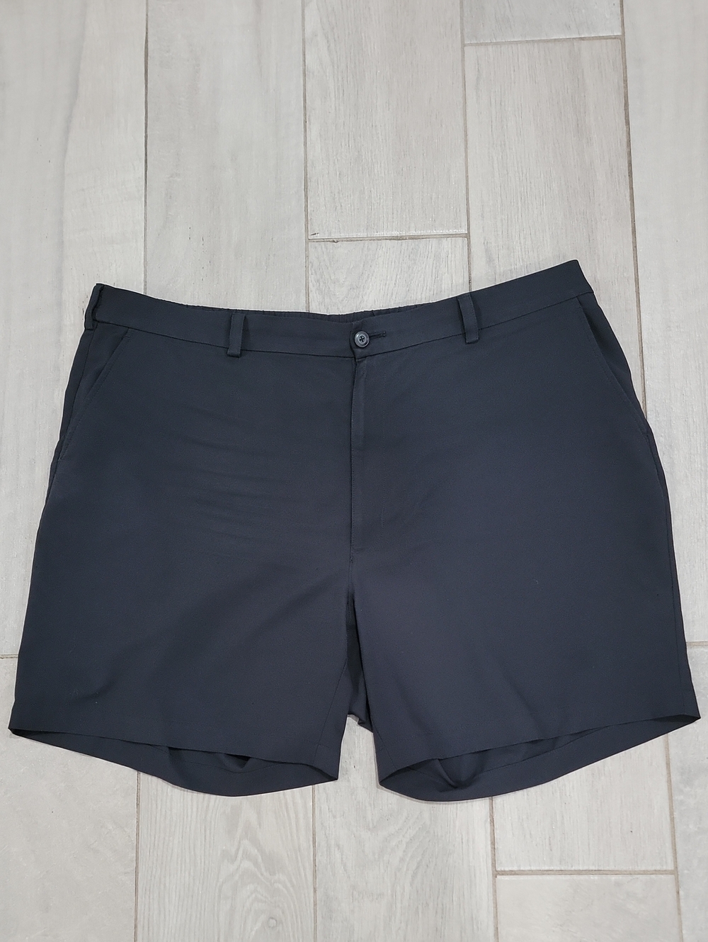 Roundtree & Yorke Performance Work Play Shorts with a stretchy waistband.